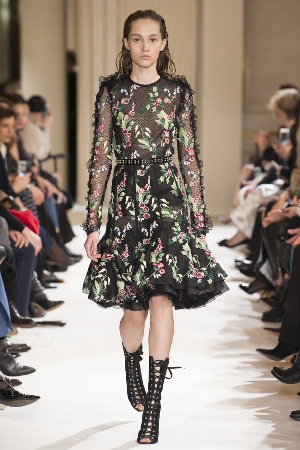 مجموعة جيامباتيستا فالي Giambattista Valli لخريف وشتاء 2017