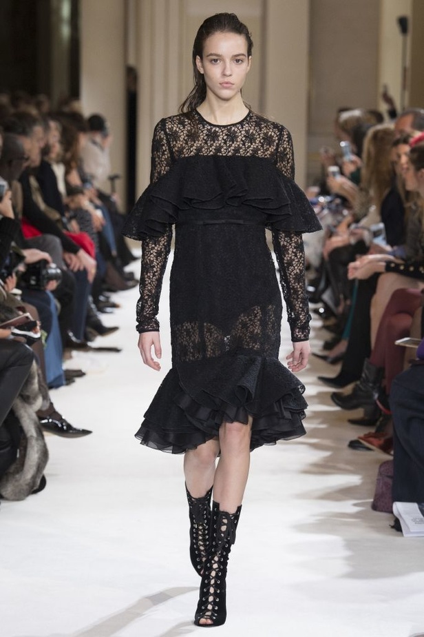 مجموعة جيامباتيستا فالي Giambattista Valli لخريف وشتاء 2017