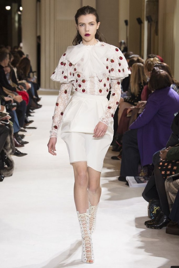 مجموعة جيامباتيستا فالي Giambattista Valli لخريف وشتاء 2017