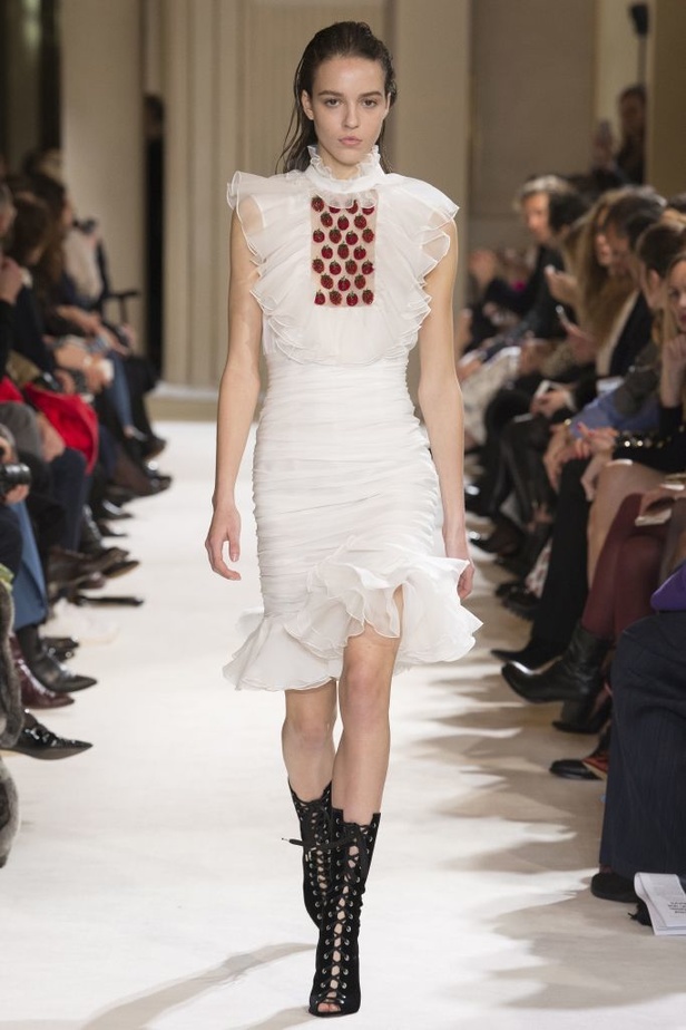 مجموعة جيامباتيستا فالي Giambattista Valli لخريف وشتاء 2017