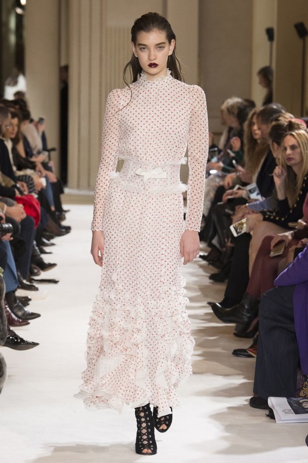 مجموعة جيامباتيستا فالي Giambattista Valli لخريف وشتاء 2017