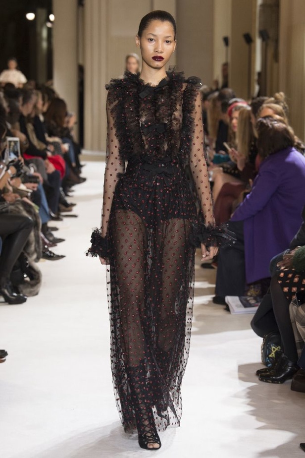 مجموعة جيامباتيستا فالي Giambattista Valli لخريف وشتاء 2017