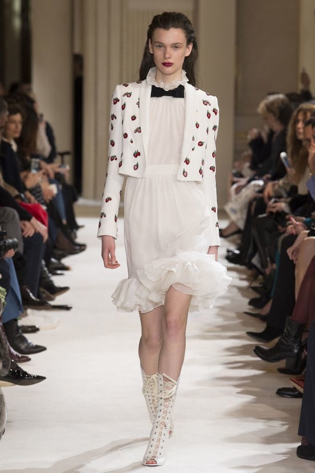 مجموعة جيامباتيستا فالي Giambattista Valli لخريف وشتاء 2017