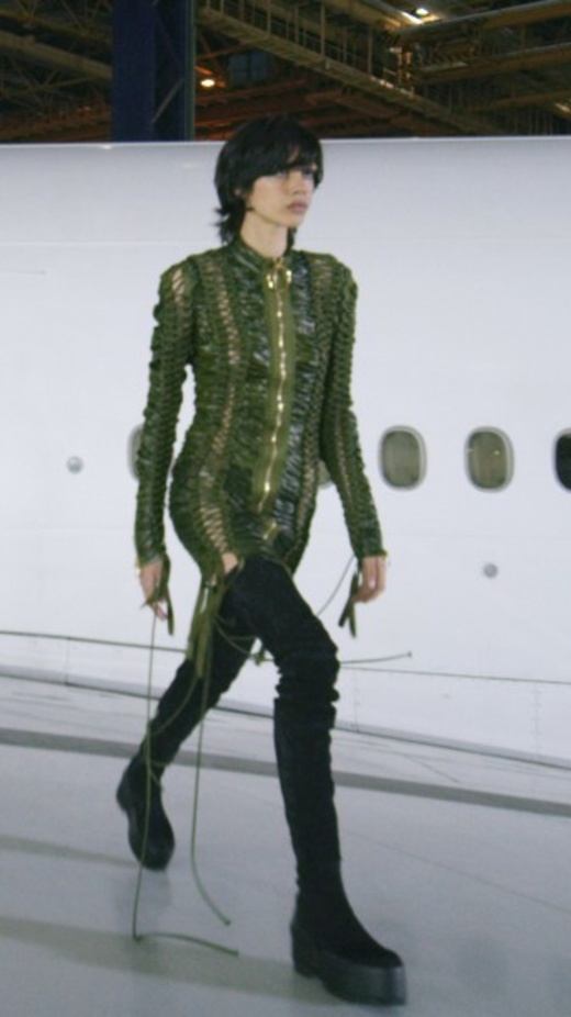 عرض أزياء Balmain لخريف وشتاء 2021-2022