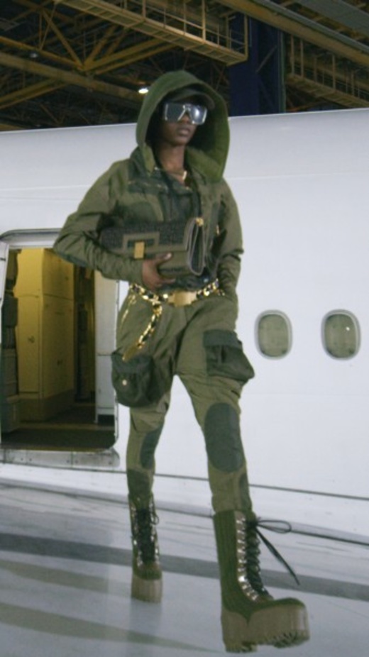 عرض أزياء Balmain لخريف وشتاء 2021-2022