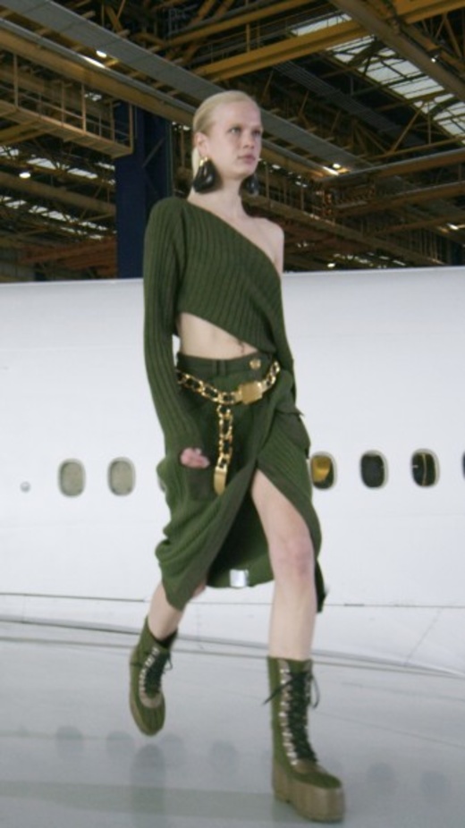 عرض أزياء Balmain لخريف وشتاء 2021-2022