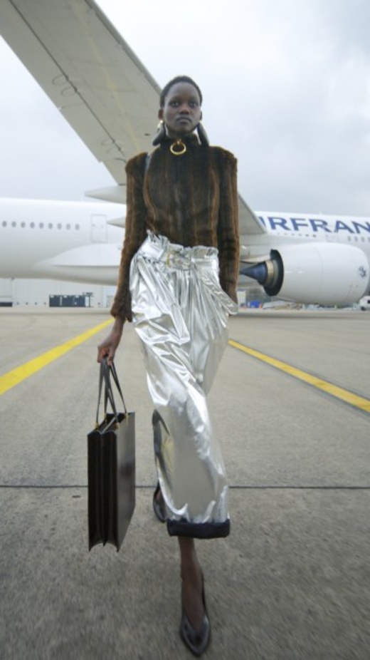 عرض أزياء Balmain لخريف وشتاء 2021-2022