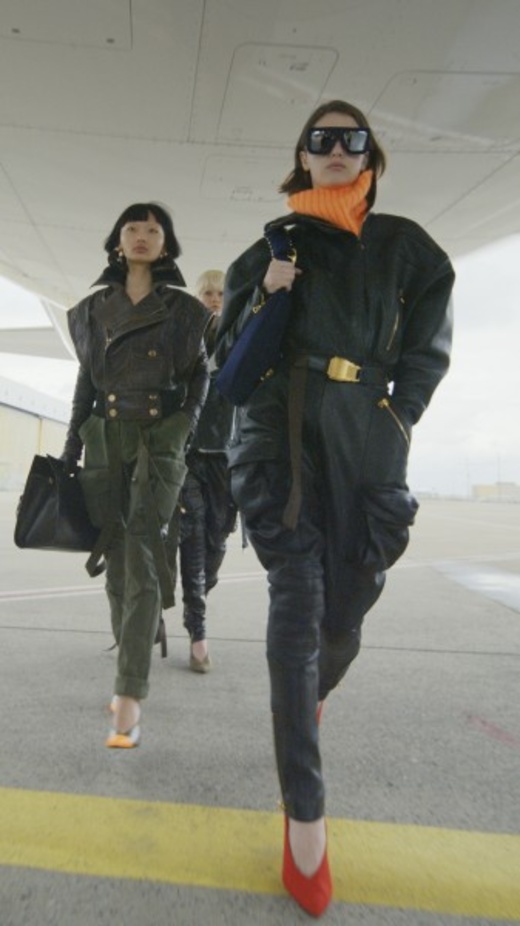 عرض أزياء Balmain لخريف وشتاء 2021-2022