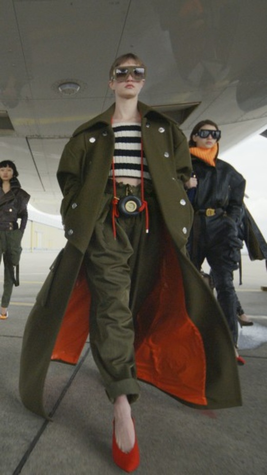 عرض أزياء Balmain لخريف وشتاء 2021-2022