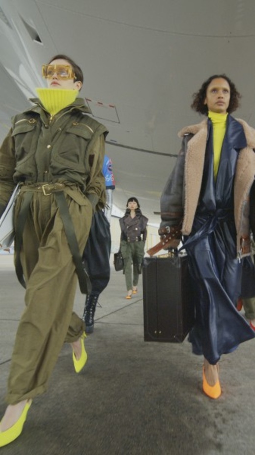 عرض أزياء Balmain لخريف وشتاء 2021-2022