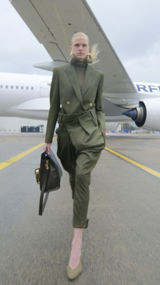 عرض أزياء Balmain لخريف وشتاء 2021-2022