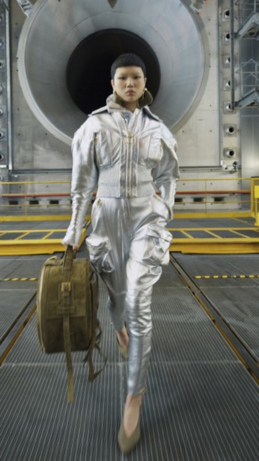 عرض أزياء Balmain لخريف وشتاء 2021-2022