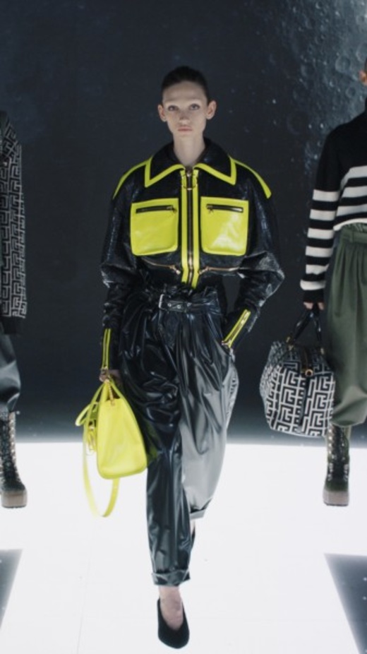 عرض أزياء Balmain لخريف وشتاء 2021-2022