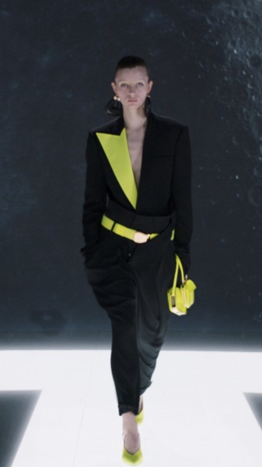 عرض أزياء Balmain لخريف وشتاء 2021-2022