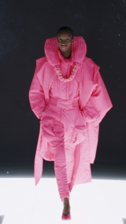 عرض أزياء Balmain لخريف وشتاء 2021-2022