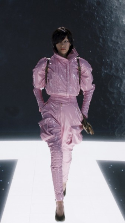 عرض أزياء Balmain لخريف وشتاء 2021-2022