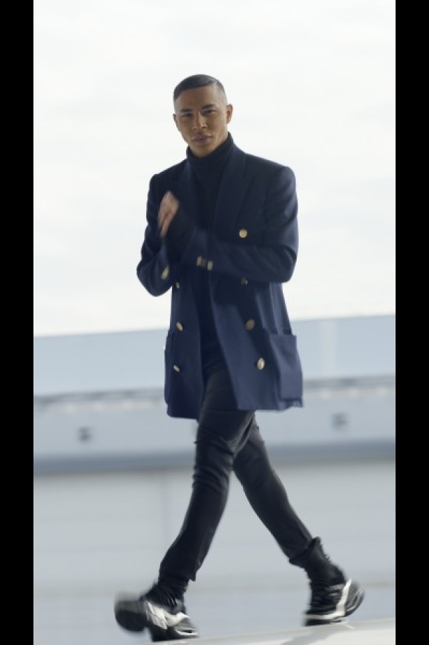 عرض أزياء Balmain لخريف وشتاء 2021-2022