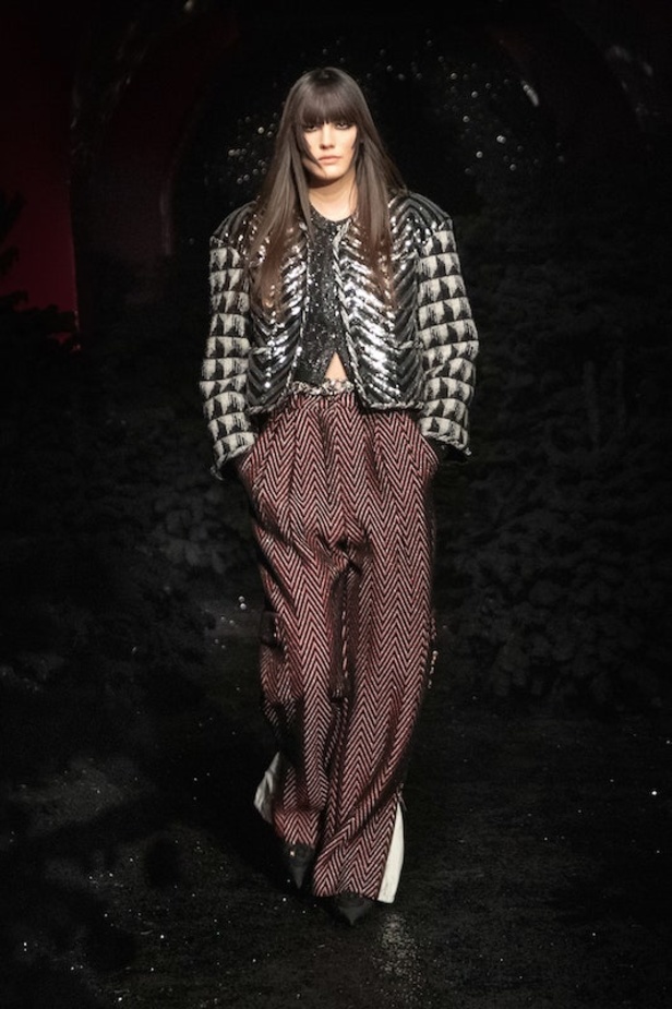 عرض ازياء دار شانيل لموسم خريف وشتاء 2021