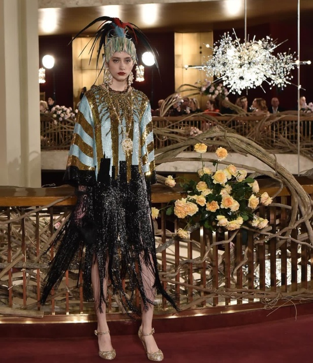 فساتين سهرة  مبتكرة في عرض دولتشي آند غابانا التامودا في نيويورك