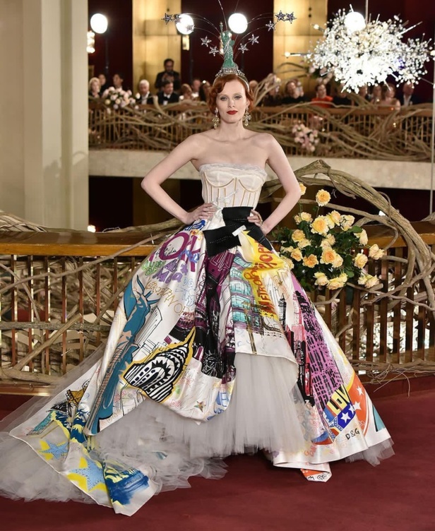 فساتين سهرة  مبتكرة في عرض دولتشي آند غابانا التامودا في نيويورك