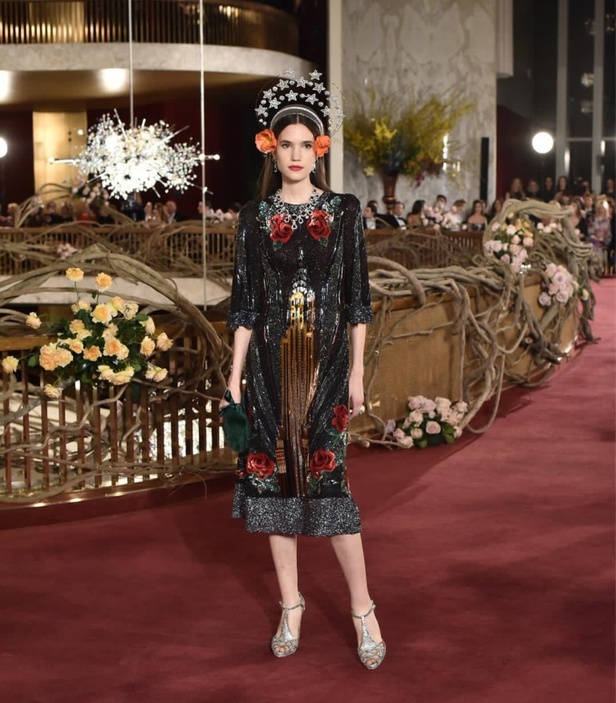فساتين سهرة  مبتكرة في عرض دولتشي آند غابانا التامودا في نيويورك