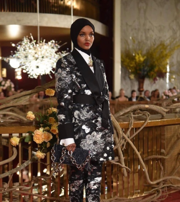 فساتين سهرة  مبتكرة في عرض دولتشي آند غابانا التامودا في نيويورك