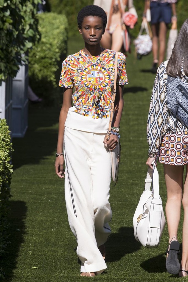 مجموعة دار "توري بورتش" لموسم ربيع وصيف 2018