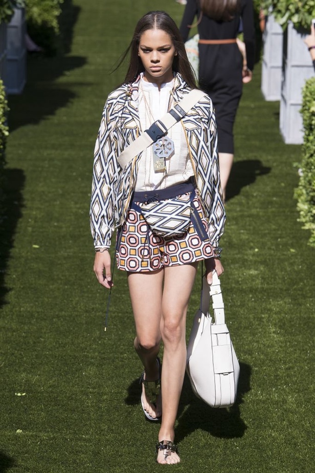 مجموعة دار "توري بورتش" لموسم ربيع وصيف 2018