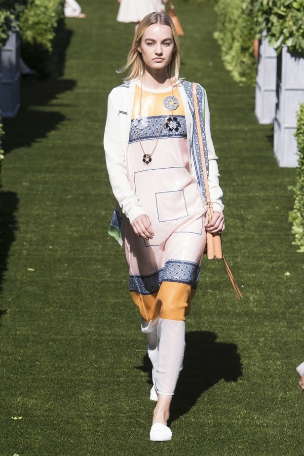 مجموعة دار "توري بورتش" لموسم ربيع وصيف 2018