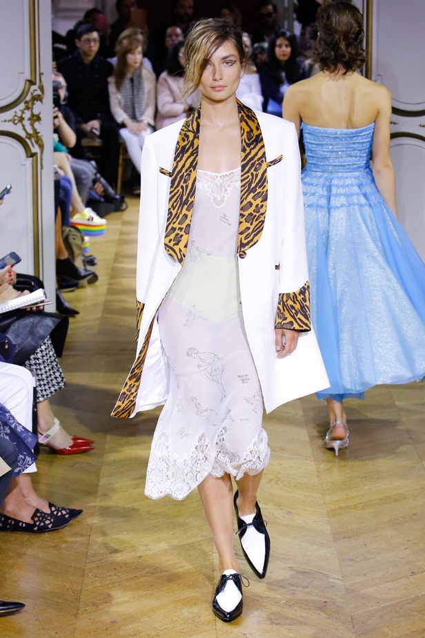 مجموعة "جون غاليانو" John Galliano لموسم ربيع وصيف 2018