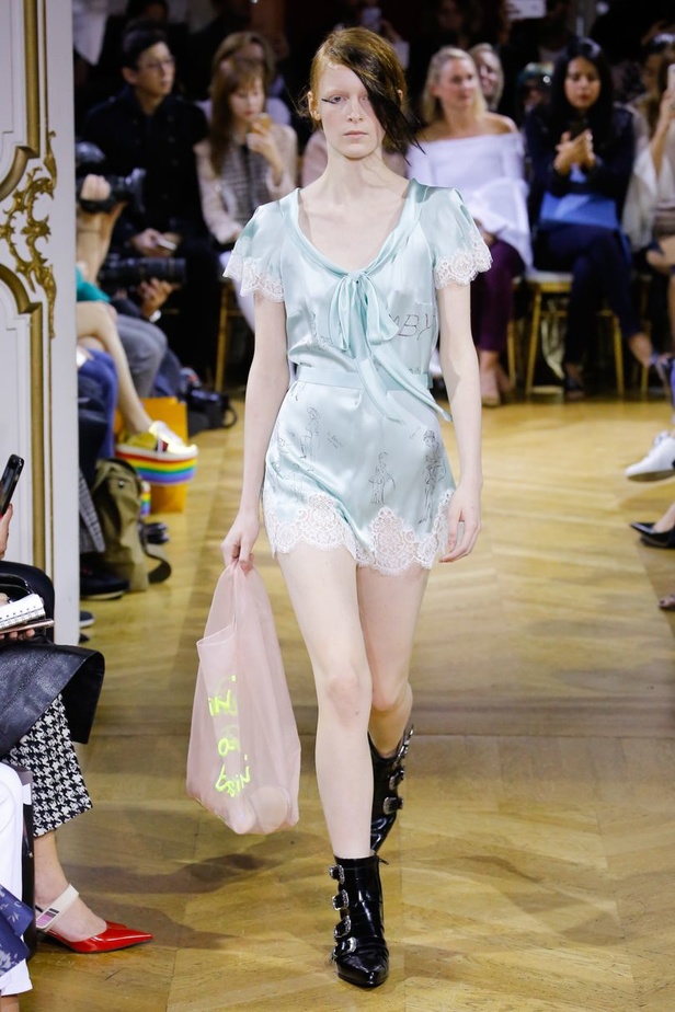 مجموعة "جون غاليانو" John Galliano لموسم ربيع وصيف 2018