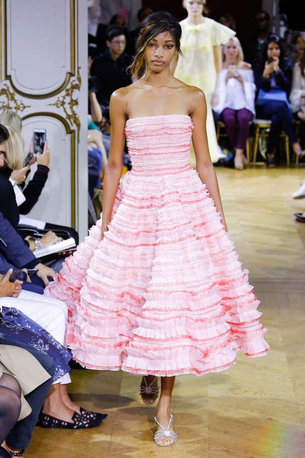 مجموعة "جون غاليانو" John Galliano لموسم ربيع وصيف 2018