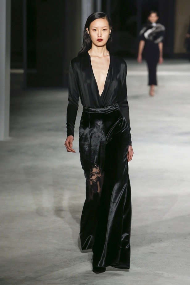 عرض أزياء Cushnie et Ochs لخريف وشتاء 2018 !