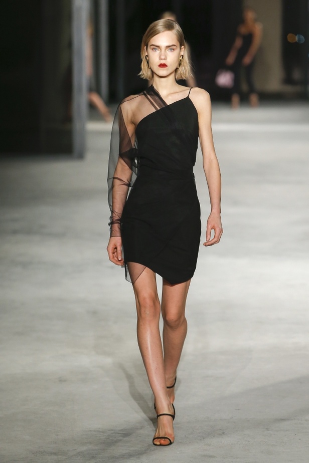 عرض أزياء Cushnie et Ochs لخريف وشتاء 2018 !