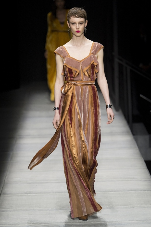 عرض ازياء مجموعة بوتيغا فينيتا لخريف وشتاء 2018