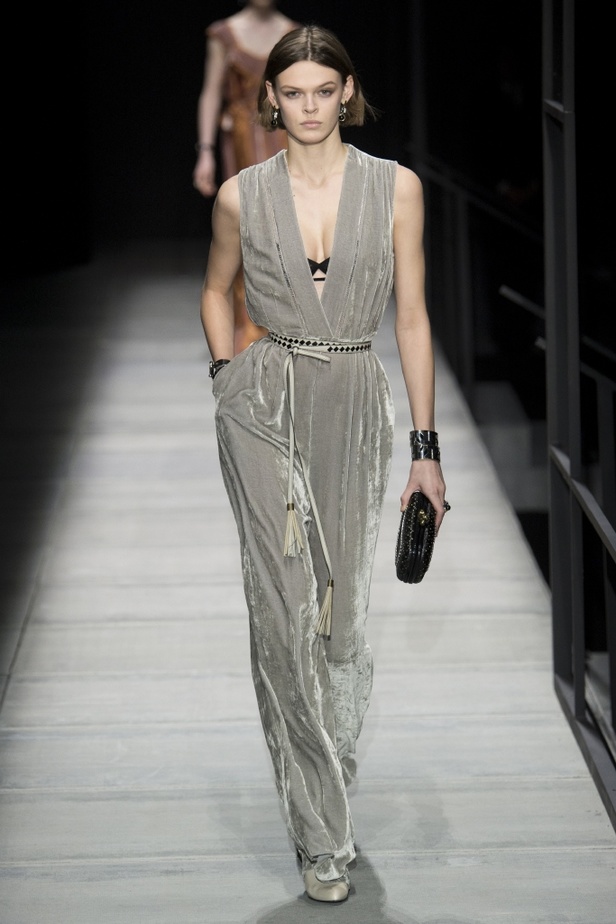 عرض ازياء مجموعة بوتيغا فينيتا لخريف وشتاء 2018