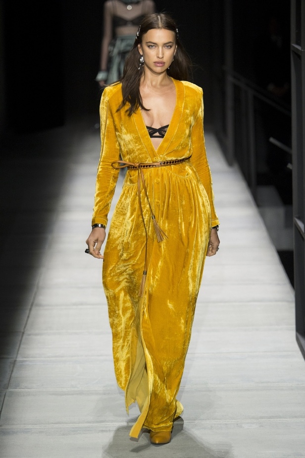 عرض ازياء مجموعة بوتيغا فينيتا لخريف وشتاء 2018