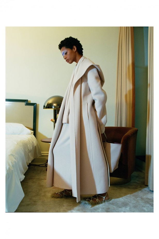 عرض ازياء مجموعة ALTUZARRA لخريف وشتاء 2021-2022 من اسبوع الموضة في باريس