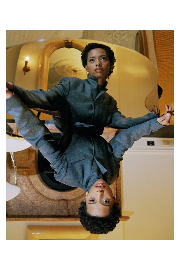 عرض ازياء مجموعة ALTUZARRA لخريف وشتاء 2021-2022 من اسبوع الموضة في باريس