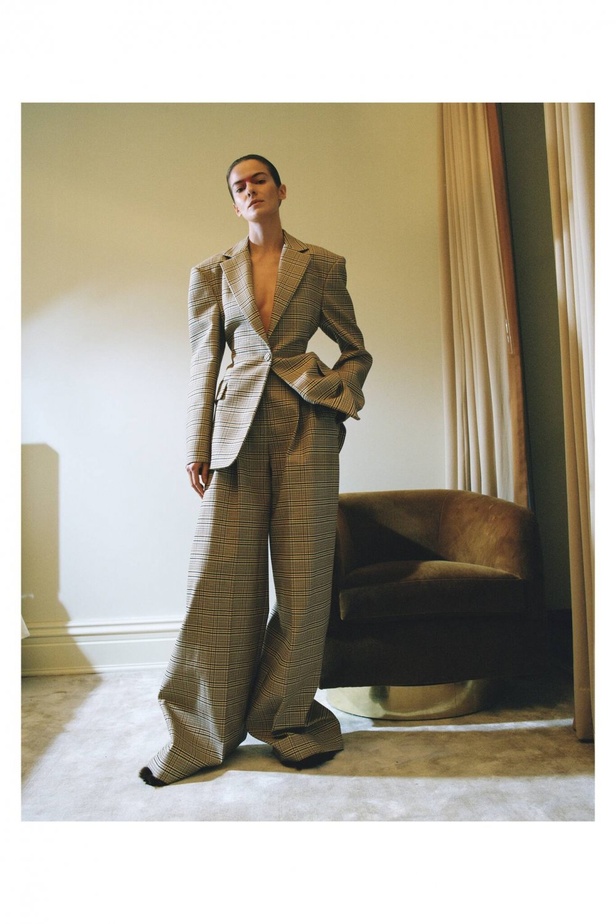 عرض ازياء مجموعة ALTUZARRA لخريف وشتاء 2021-2022 من اسبوع الموضة في باريس