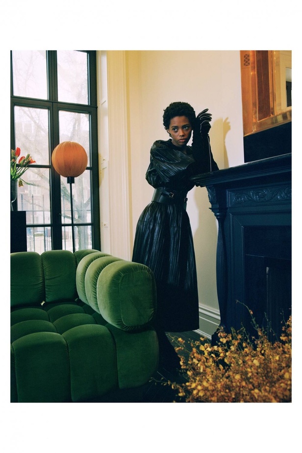 عرض ازياء مجموعة ALTUZARRA لخريف وشتاء 2021-2022 من اسبوع الموضة في باريس