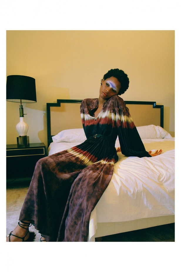 عرض ازياء مجموعة ALTUZARRA لخريف وشتاء 2021-2022 من اسبوع الموضة في باريس