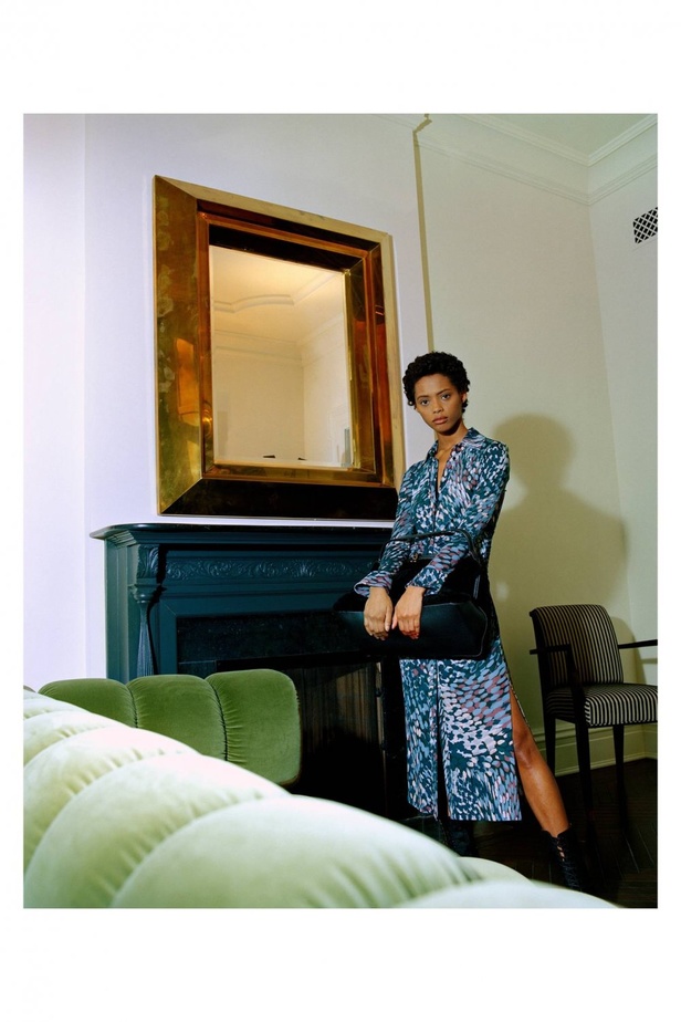 عرض ازياء مجموعة ALTUZARRA لخريف وشتاء 2021-2022 من اسبوع الموضة في باريس