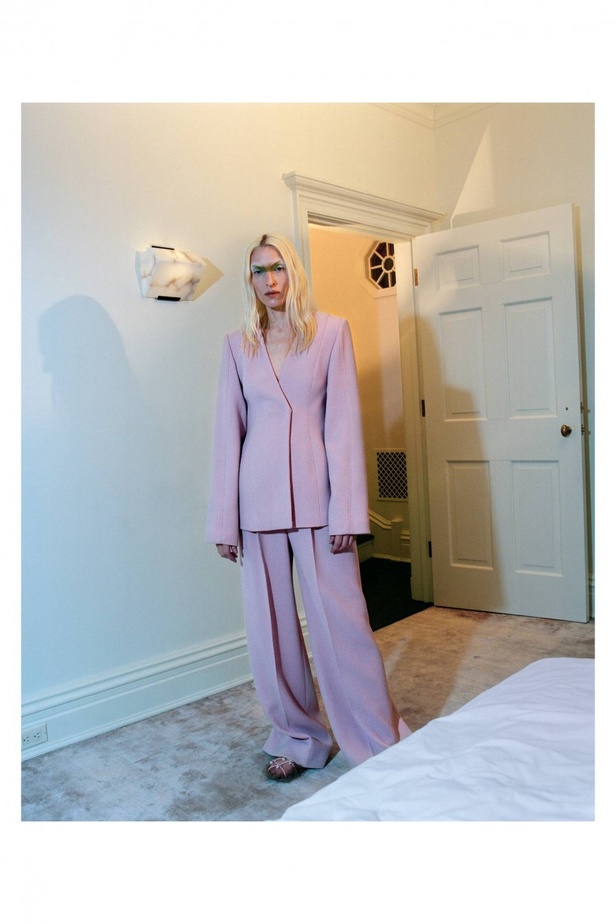 عرض ازياء مجموعة ALTUZARRA لخريف وشتاء 2021-2022 من اسبوع الموضة في باريس