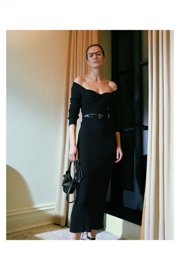 عرض ازياء مجموعة ALTUZARRA لخريف وشتاء 2021-2022 من اسبوع الموضة في باريس