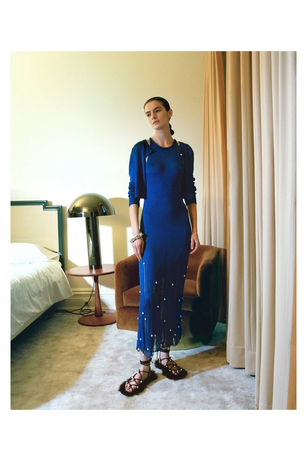 عرض ازياء مجموعة ALTUZARRA لخريف وشتاء 2021-2022 من اسبوع الموضة في باريس