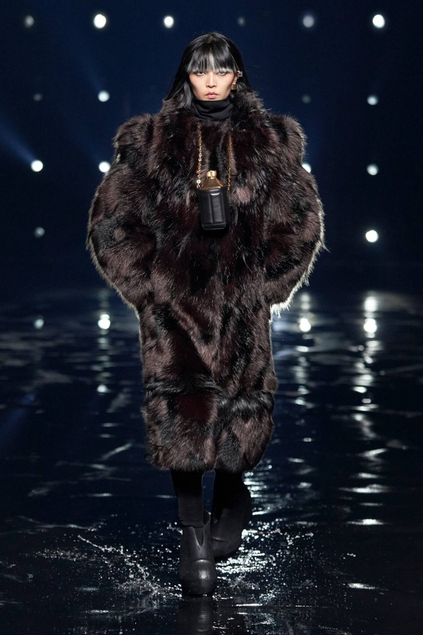 عرض أزياء مجموعة جيفنشي Givenchy لموضة خريف وشتاء 2021-2022