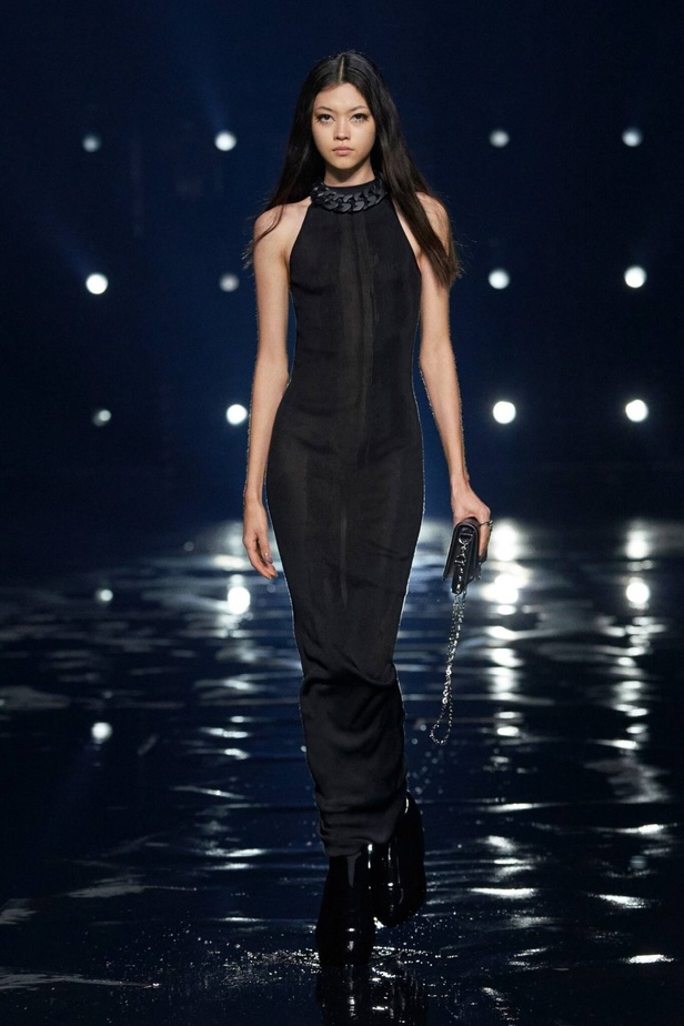 عرض أزياء مجموعة جيفنشي Givenchy لموضة خريف وشتاء 2021-2022