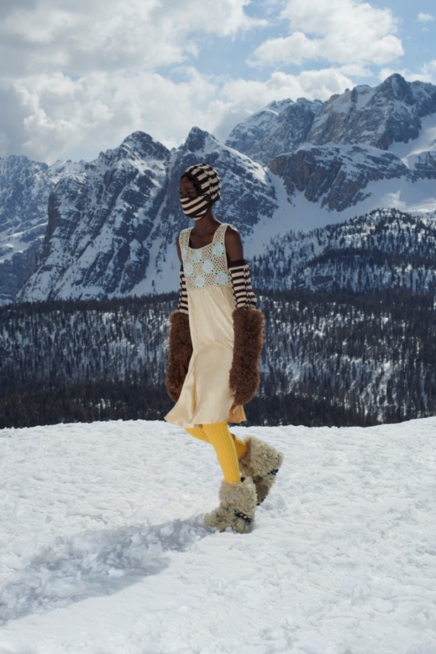 عرض أزياء دار MIU MIU لخريف وشتاء 2021-2022