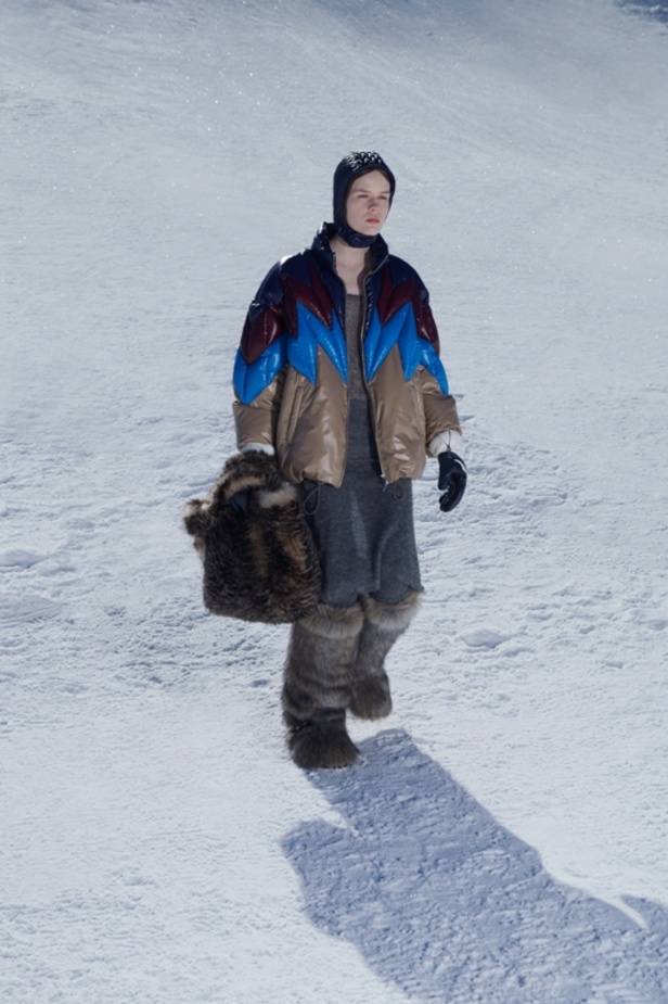 عرض أزياء دار MIU MIU لخريف وشتاء 2021-2022